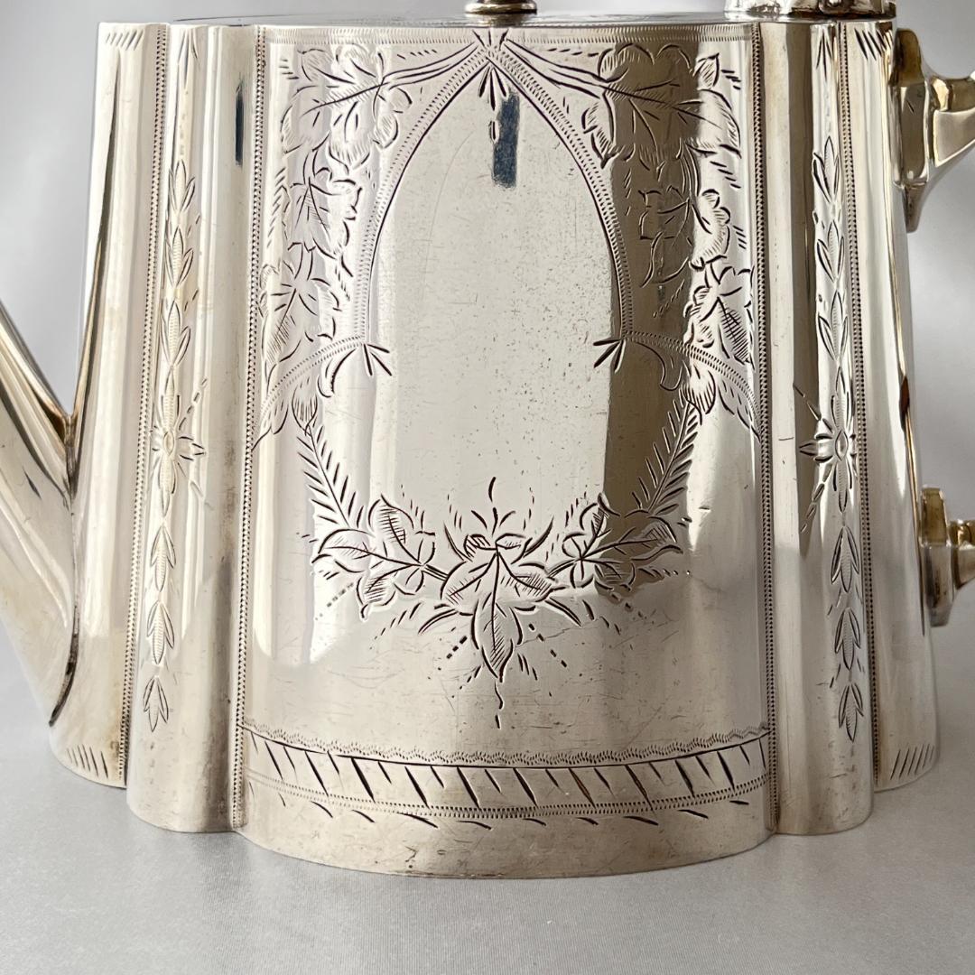 【英国】 エドワーディアン ティーポット 【シルバープレート】