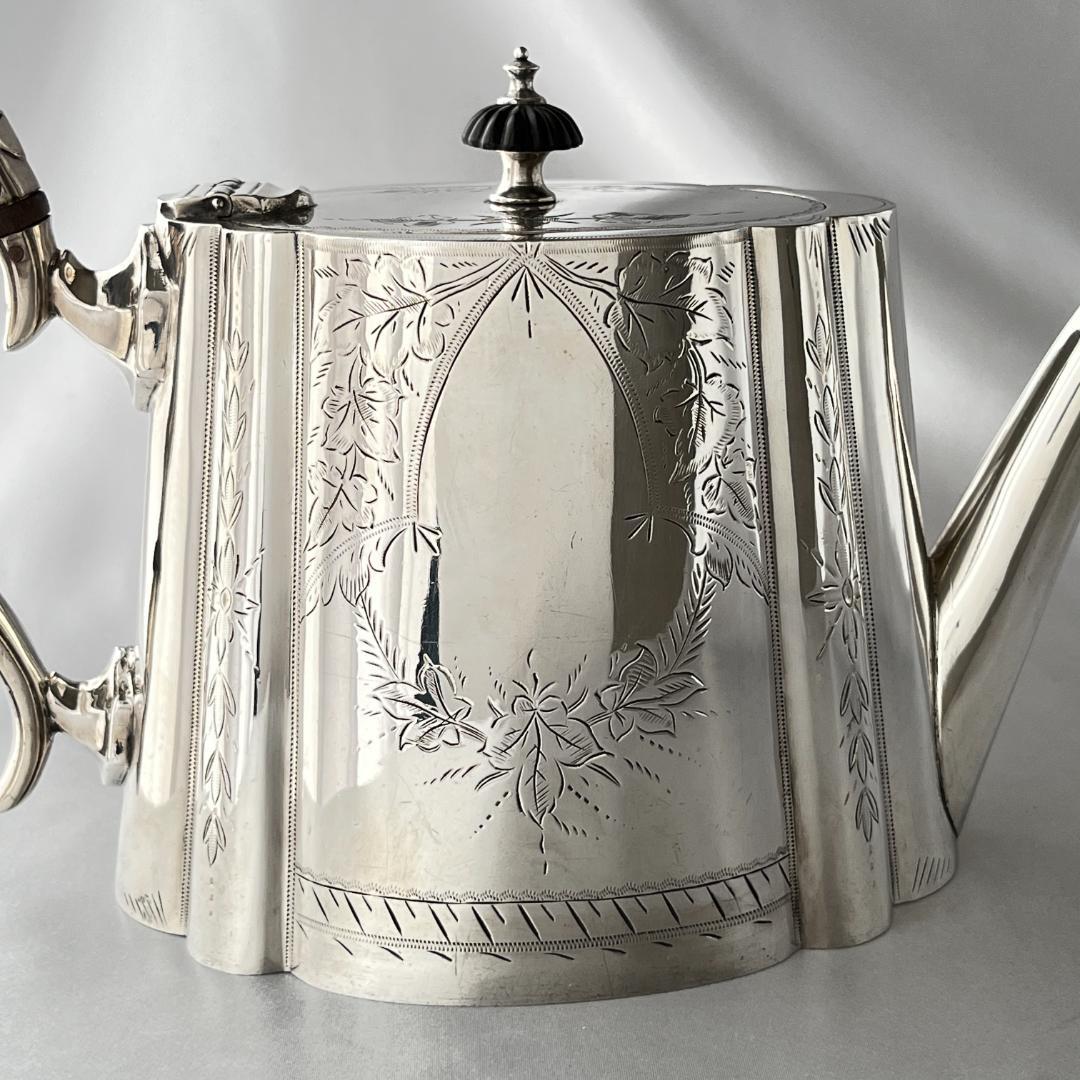 【英国】 エドワーディアン ティーポット 【シルバープレート】