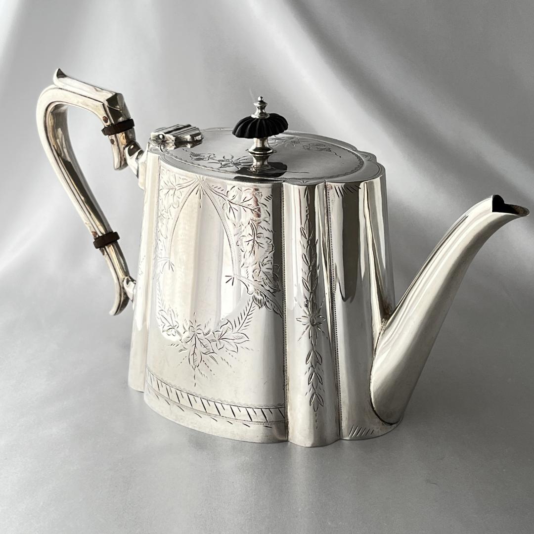 【英国】 エドワーディアン ティーポット 【シルバープレート】