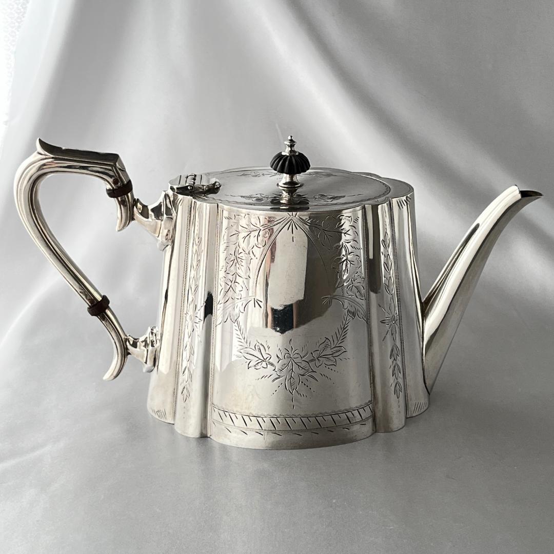 【英国】 エドワーディアン ティーポット 【シルバープレート】