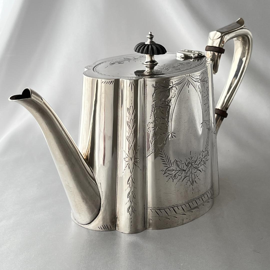 【英国】 エドワーディアン ティーポット 【シルバープレート】