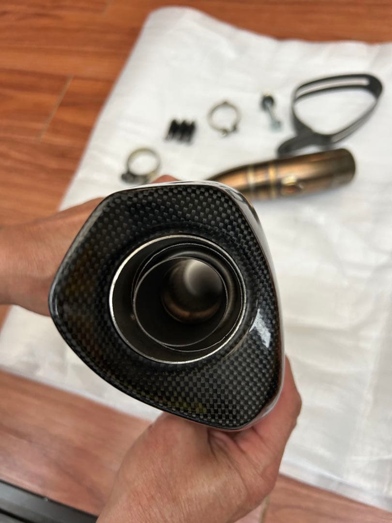 AKRAPOVIC カーボンマフラー　S-H2SO6-APC