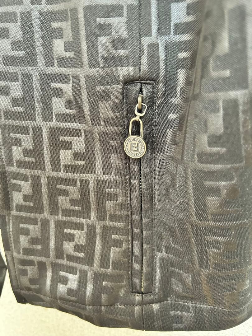 【値下げ中】FENDI ズッカ柄 ベスト ヴィンテージ ジップ ロゴ金具