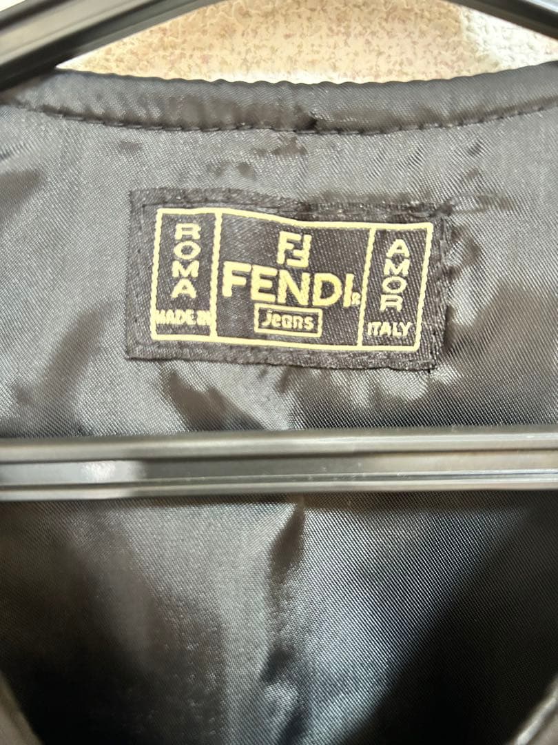 【値下げ中】FENDI ズッカ柄 ベスト ヴィンテージ ジップ ロゴ金具