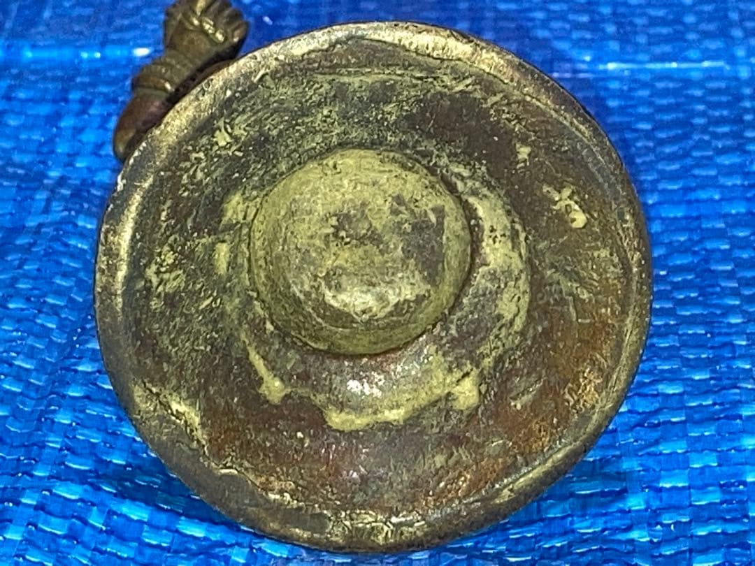 真鍮製(?)銅製(?)の像(クリシュナ像?)