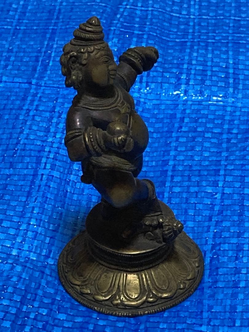 真鍮製(?)銅製(?)の像(クリシュナ像?)