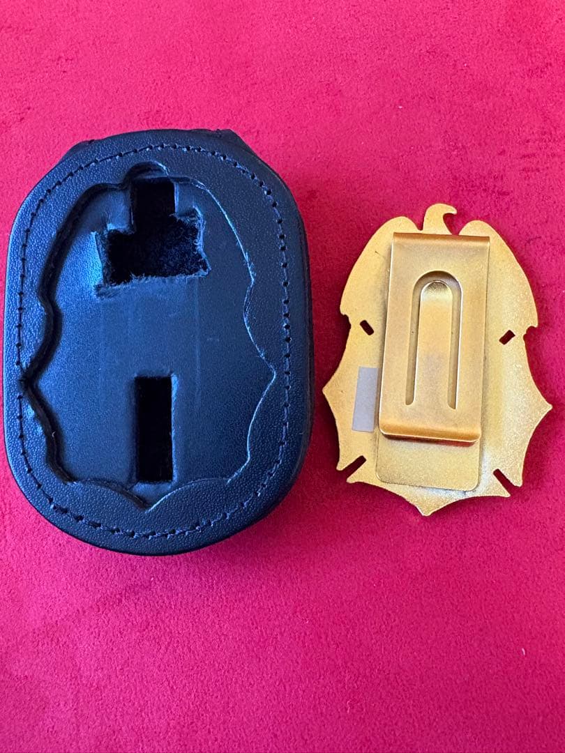 米国連邦検事局　U.S. Attorney's Office バッジ（レッド）