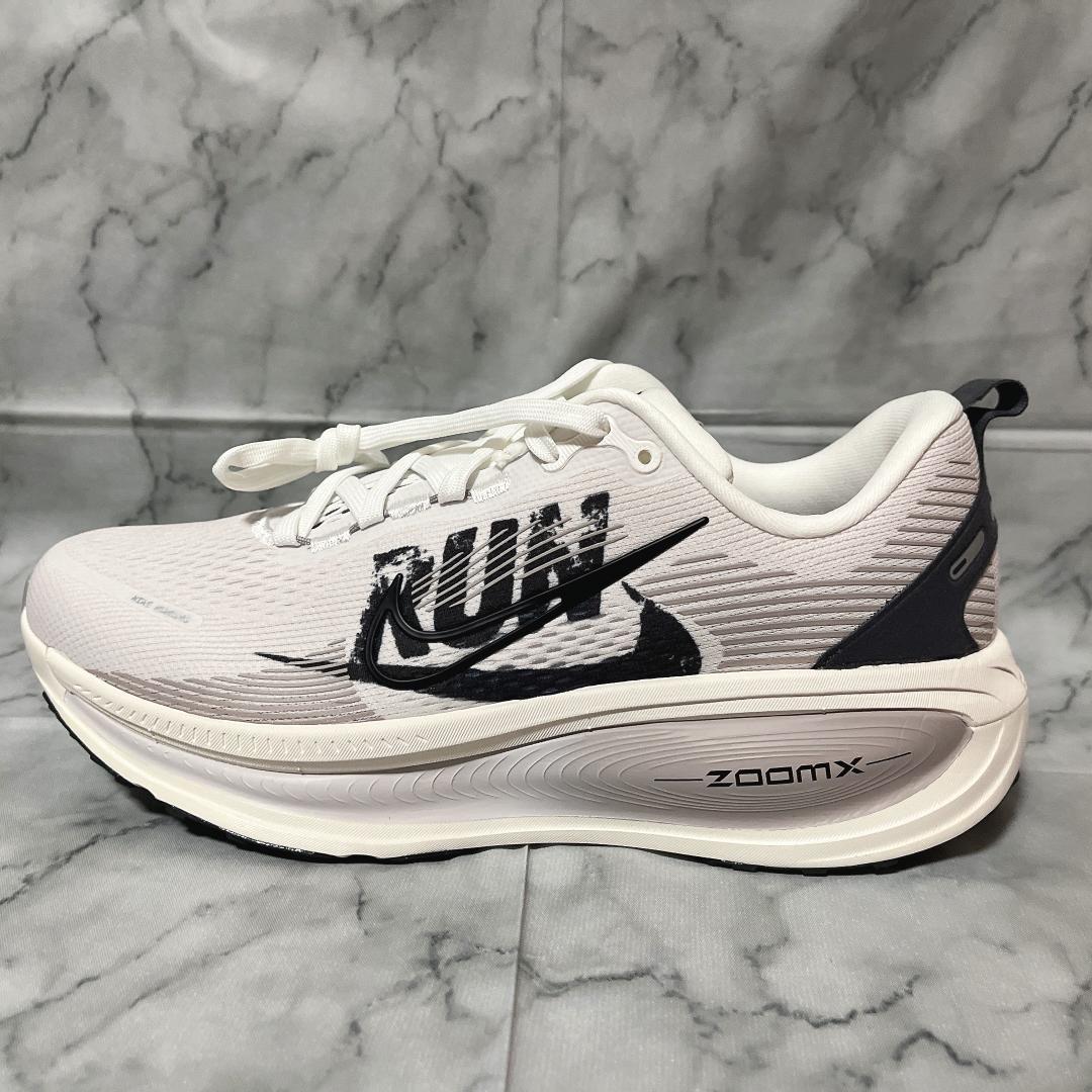 【限定モデル】NIKE AIR ZOOM VOMERO 18 （27.0cm）
