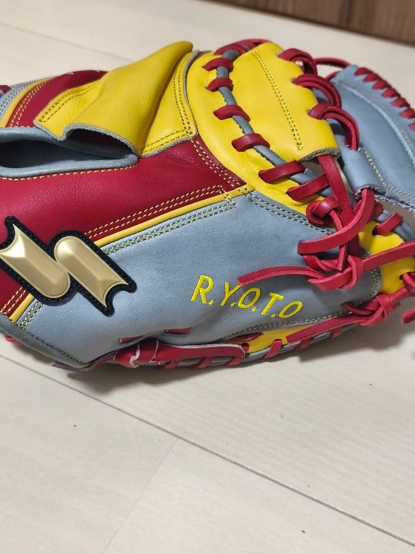 R.Y.O.T.O. 軟式グローブ 赤・黄・灰
