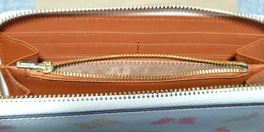 COACH 正規アウトレット品 レディース長財布 ホワイト/クリーム 蝶々柄