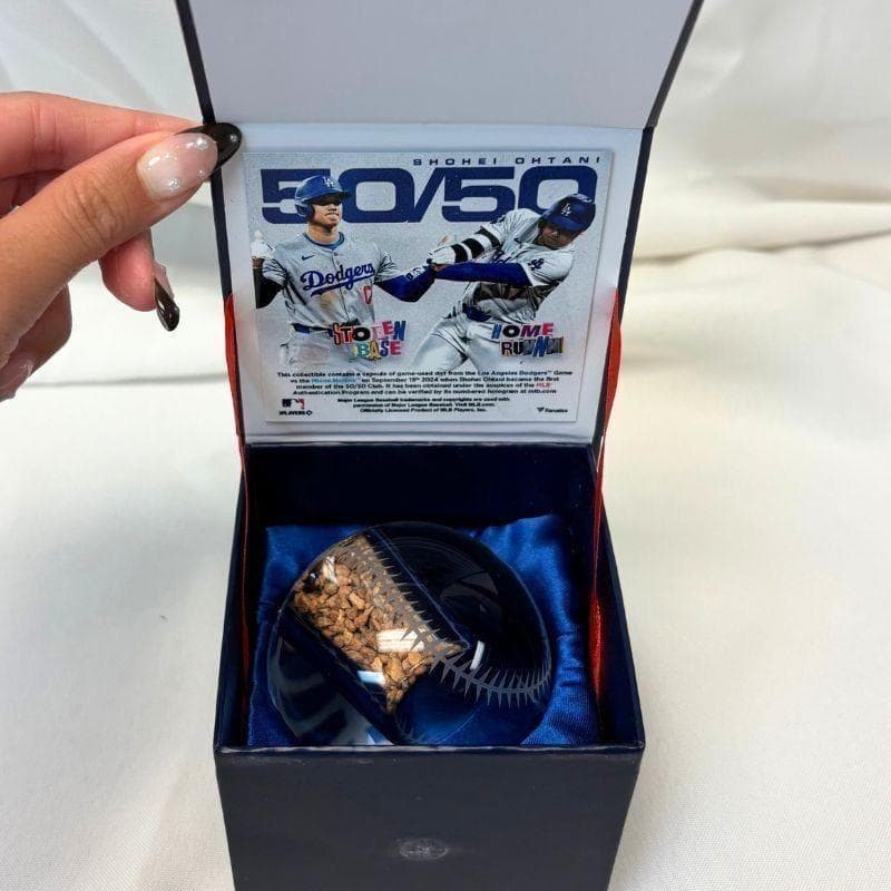 大谷翔平 50-50記念 クリスタル 野球ボール ゲーム使用済みの土付き 102