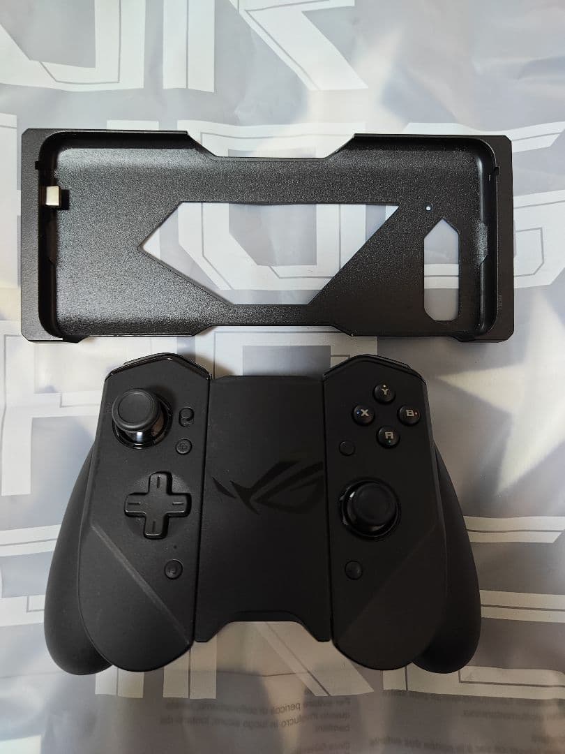 ROGPhone5 UItimate、ROGKunai3 Gamepadセット