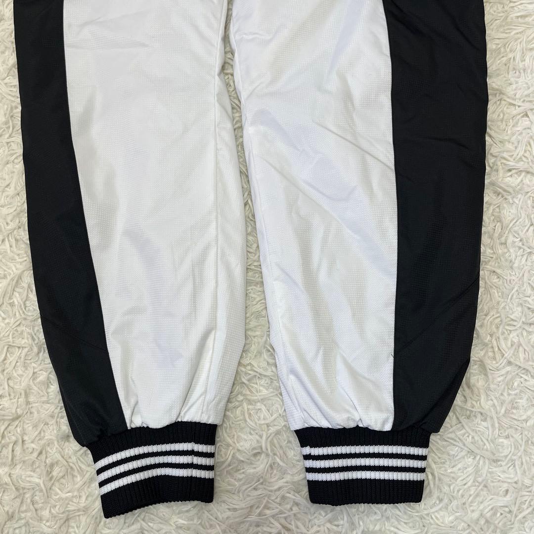 新品タグ付✨アディダスXL ウィンドストッパー スタジャン 中綿ブルゾン　黒　白
