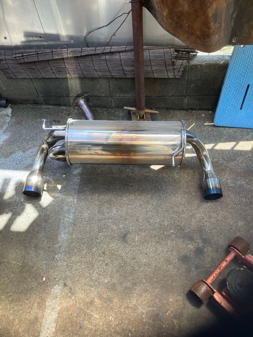 ハーフウェイーT10ステンレス製 ダブルテールマフラー。