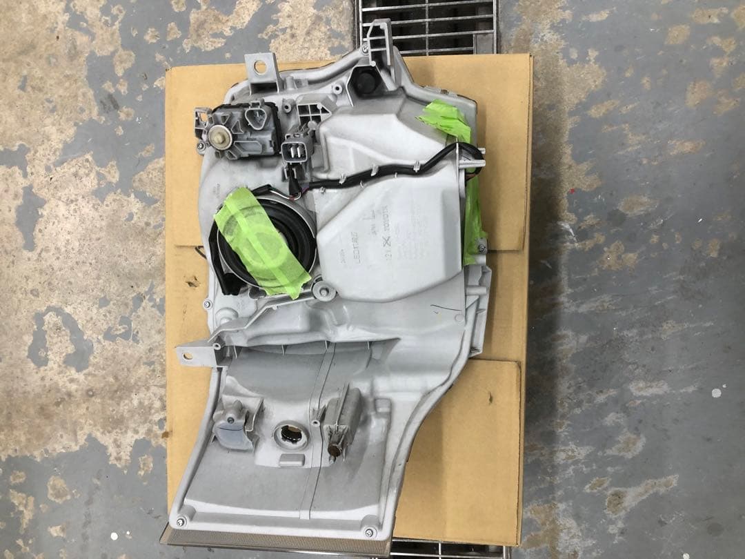 早い者勝ち‼️ハイエースヘッドライトLED‼左️