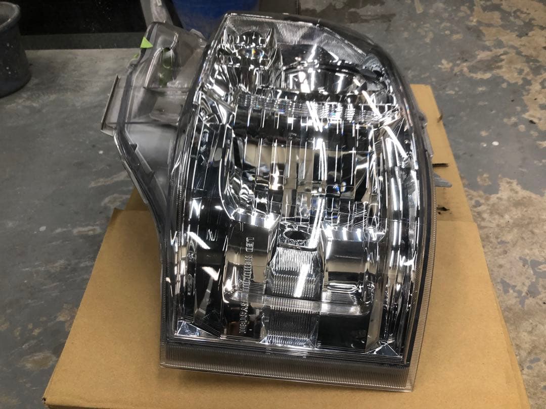 早い者勝ち‼️ハイエースヘッドライトLED‼左️