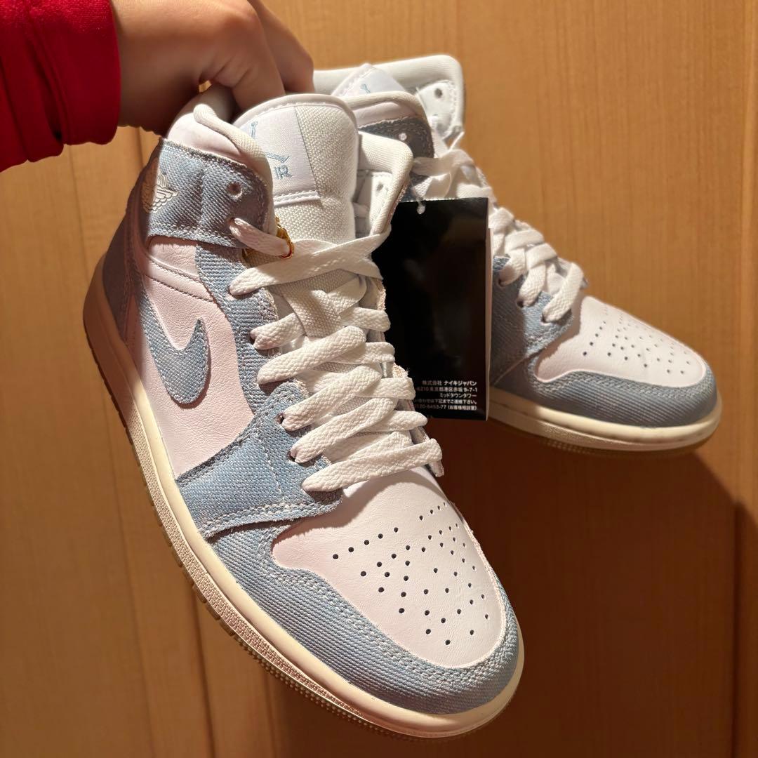 ジョーダン ブランド ウィメンズ エア ジョーダン 1 MID SE /