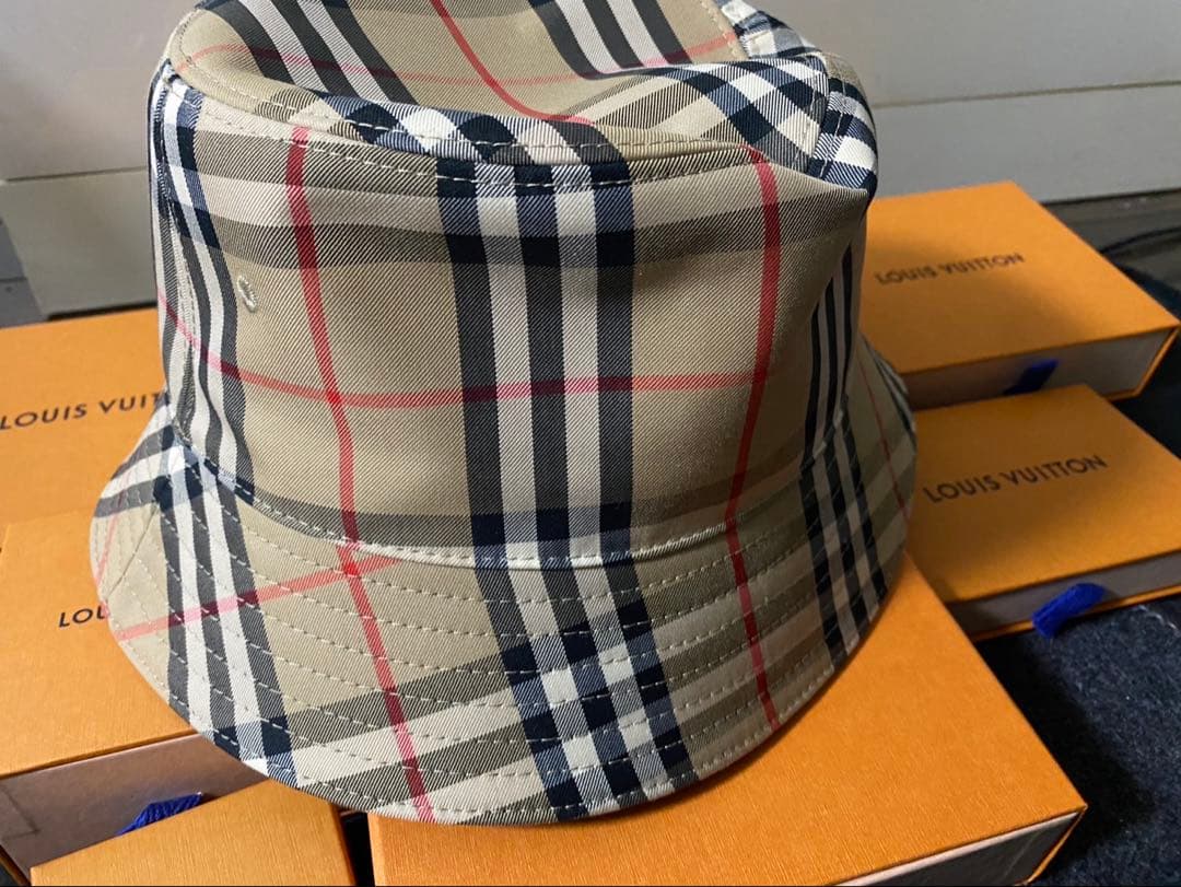 Burberryバケットハット ベージュ