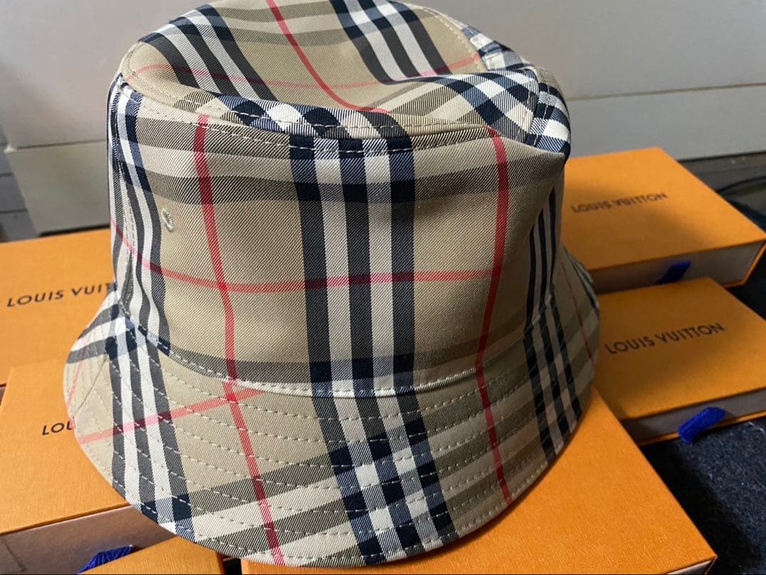 Burberryバケットハット ベージュ