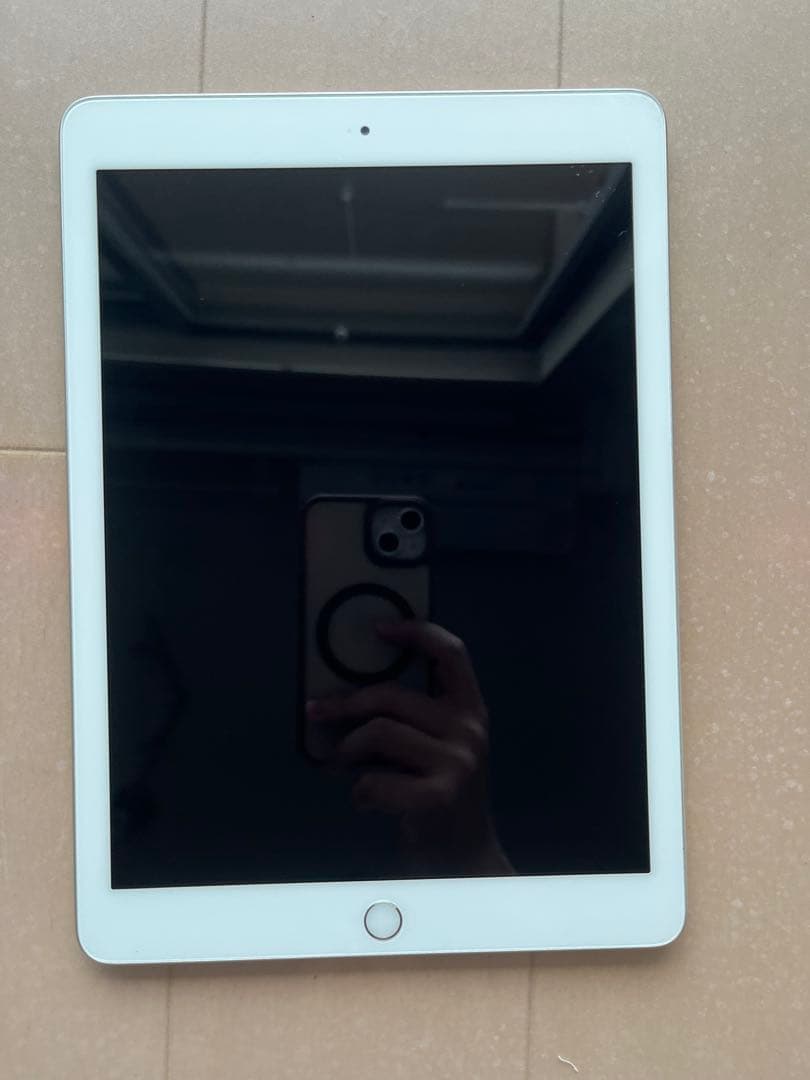 iPad 9.7インチ Wi-Fiモデル 32GB MR7G2J/A シルバー