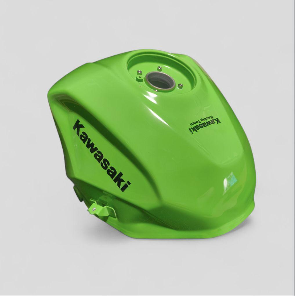 Kawasaki Ninja250・400用タンク 塗装剥がれあり