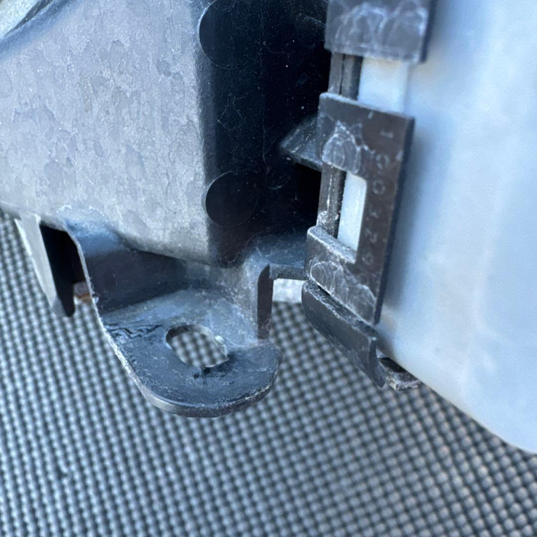 トヨタ　プリウス　30 前期　LEDヘッドライト ヘッドランプ　左右セット中古品