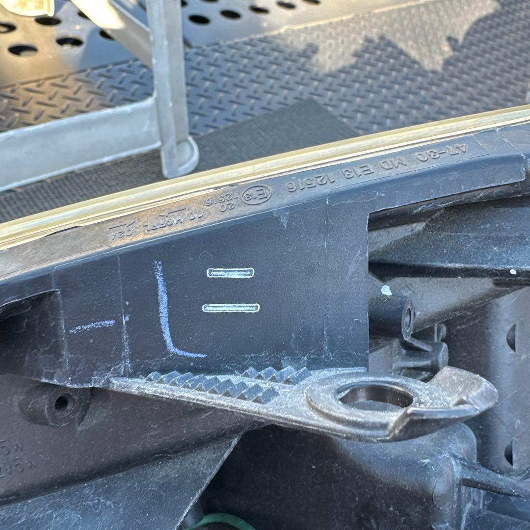 トヨタ　プリウス　30 前期　LEDヘッドライト ヘッドランプ　左右セット中古品