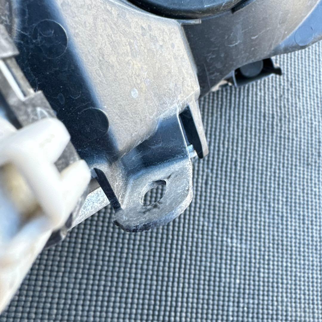 トヨタ　プリウス　30 前期　LEDヘッドライト ヘッドランプ　左右セット中古品