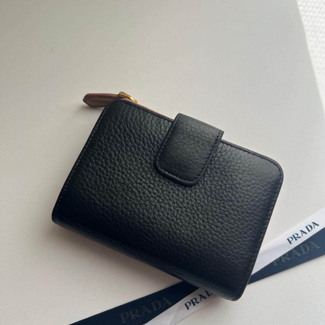 111 極上美品 PRADA プラダ 2つ折り財布