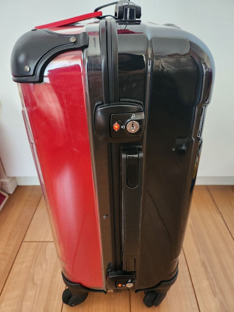 鹿島アントラーズ 赤いスーツケース