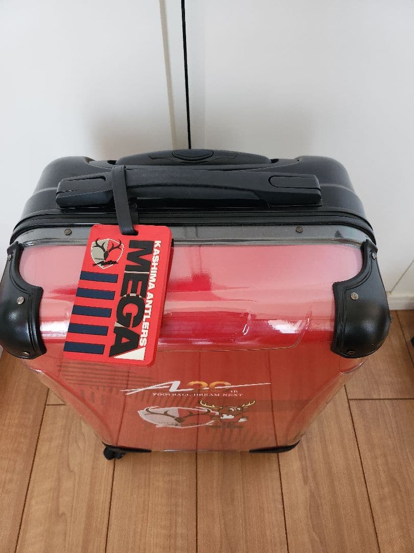 鹿島アントラーズ 赤いスーツケース