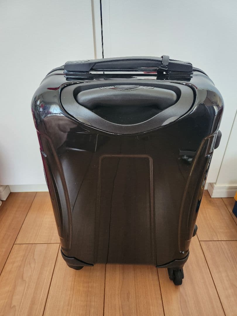 鹿島アントラーズ 赤いスーツケース