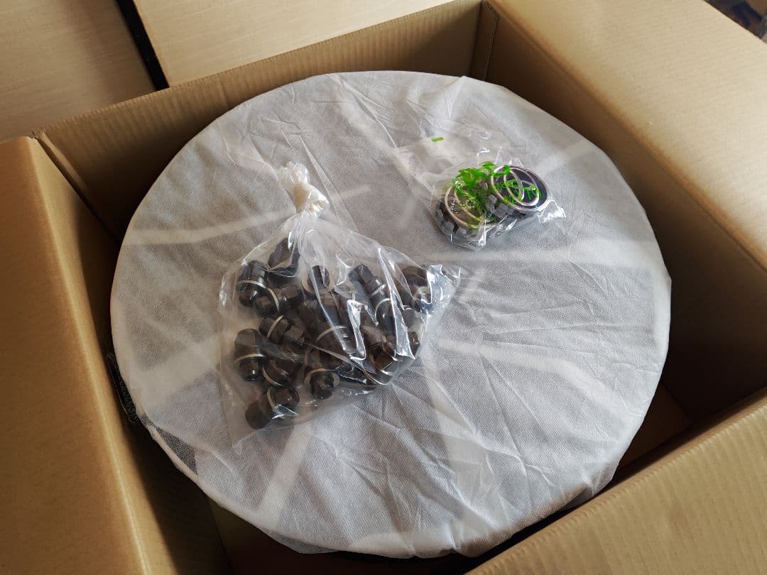 60プリウスPHEV ホイール・ナット・センターキャップ