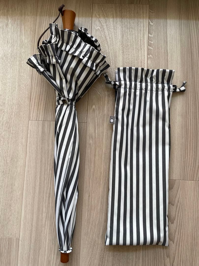 サンバリア100 日傘 2段折りフリル付き ネイビーストライプ 完全遮光