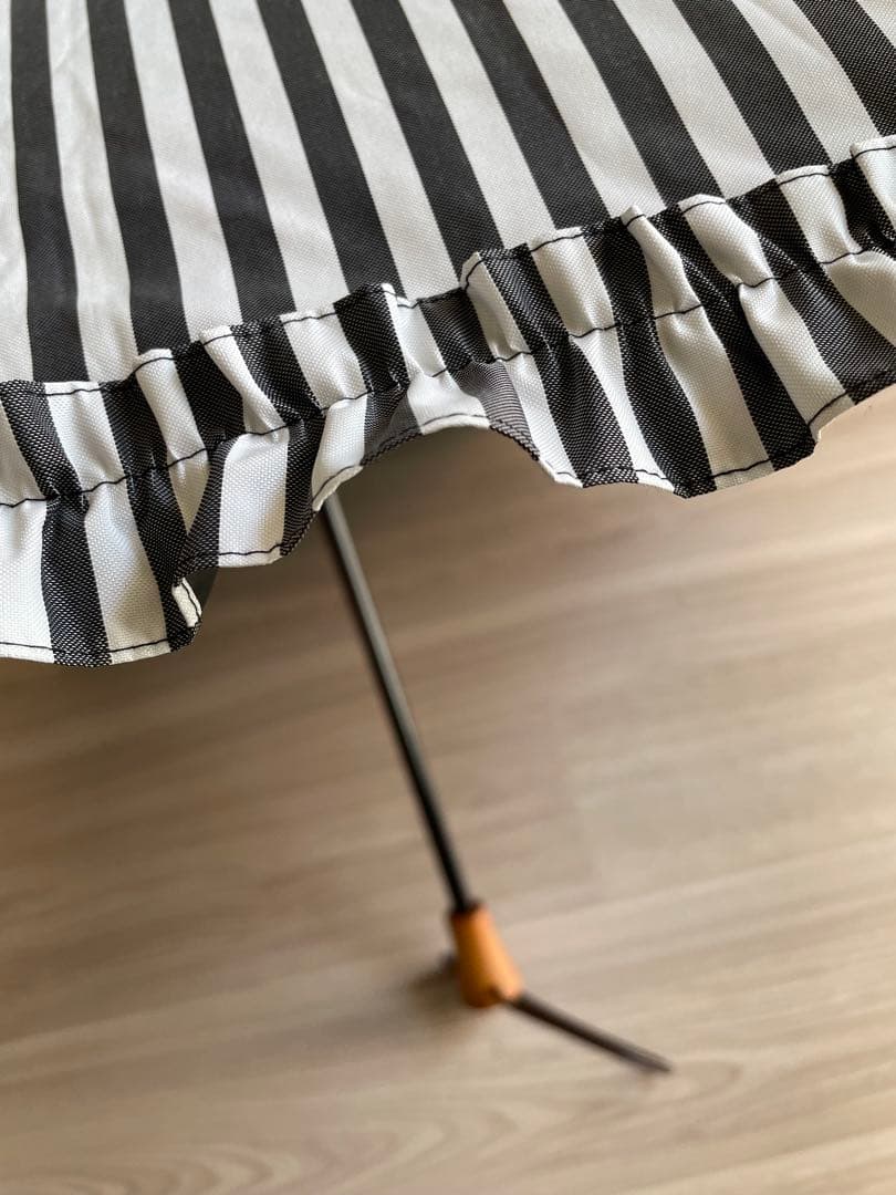 サンバリア100 日傘 2段折りフリル付き ネイビーストライプ 完全遮光