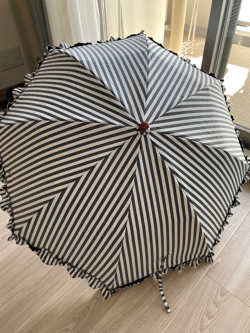 サンバリア100 日傘 2段折りフリル付き ネイビーストライプ 完全遮光