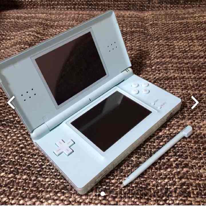 【中古】任天堂 DS LITE ➕ ソフト