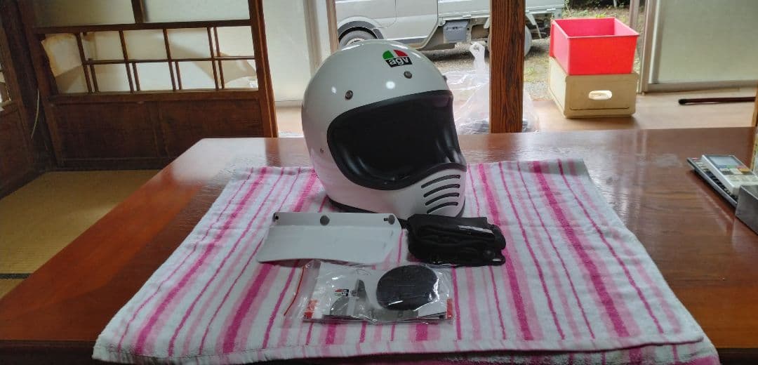 AGVヘルメット、X101ホワイト、XL（61〜62）アジアンフィット、送料込み