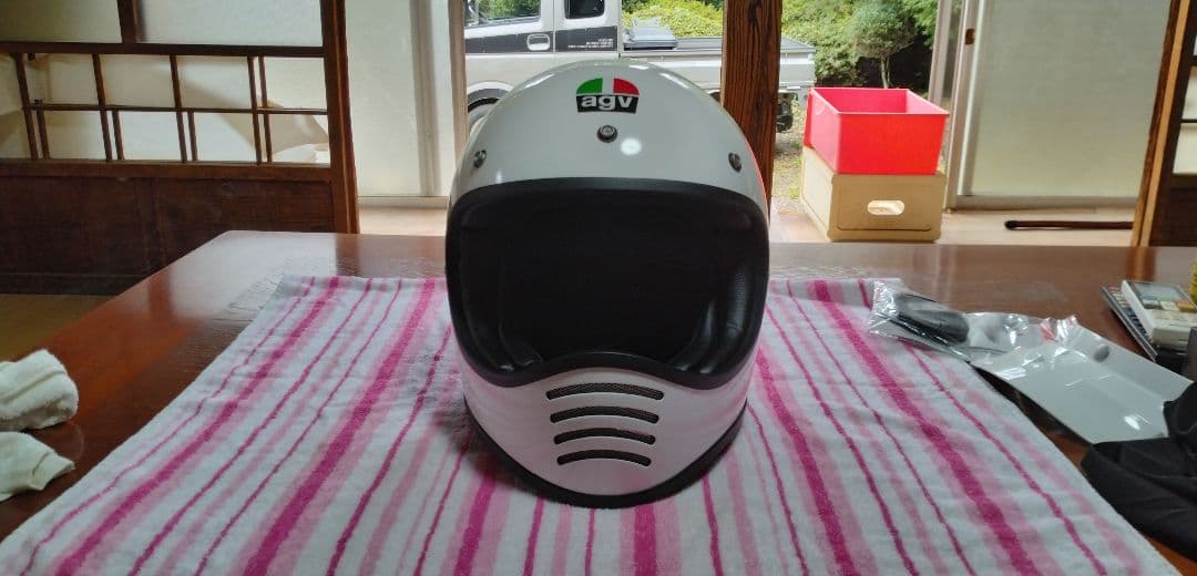 AGVヘルメット、X101ホワイト、XL（61〜62）アジアンフィット、送料込み