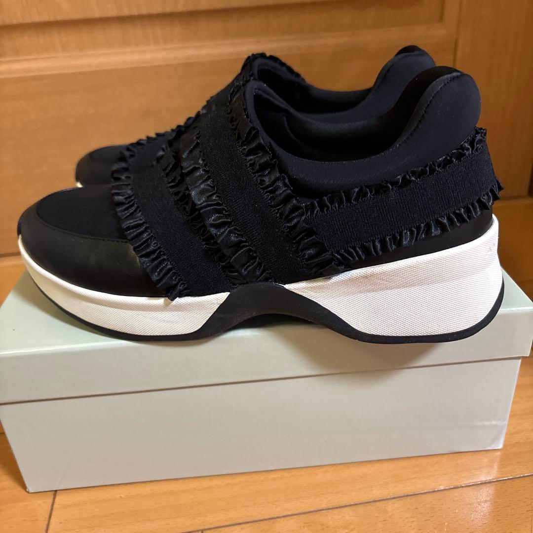 ANTEPRIMA アンテプリマ フリルモチーフ ブラックスニーカー 24.0