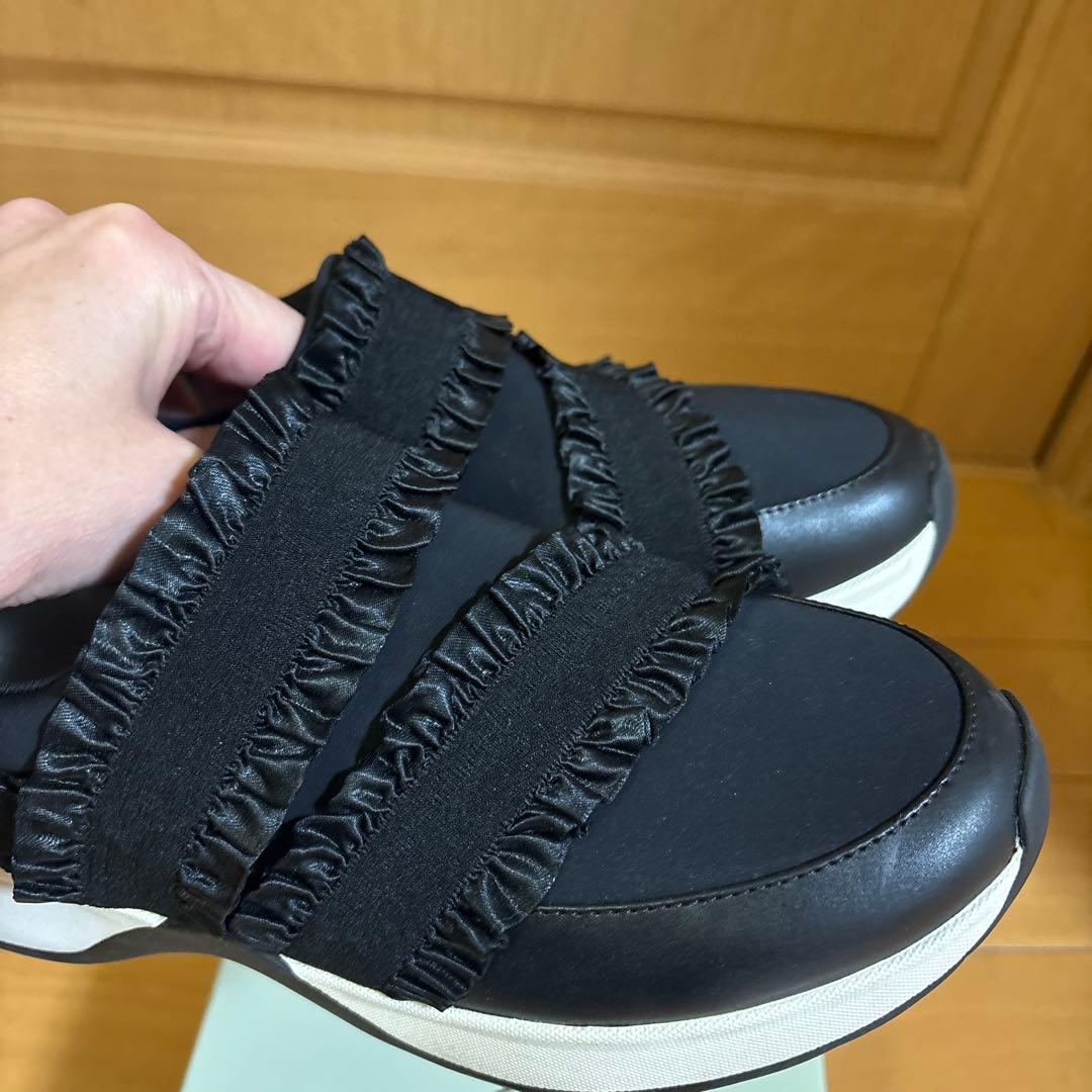 ANTEPRIMA アンテプリマ フリルモチーフ ブラックスニーカー 24.0