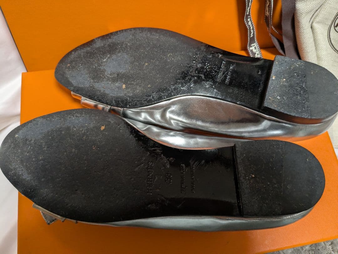 再度のお値下げです)HERMES シルバー フラットシューズ38
