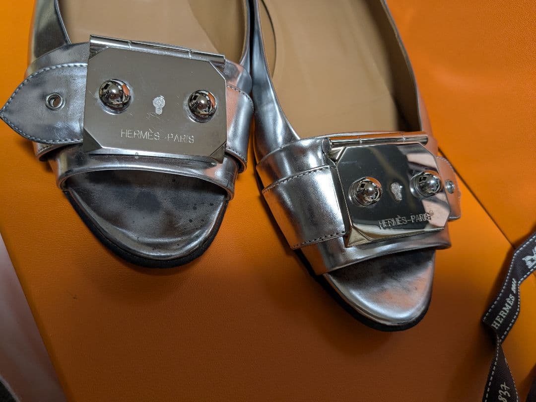 再度のお値下げです)HERMES シルバー フラットシューズ38