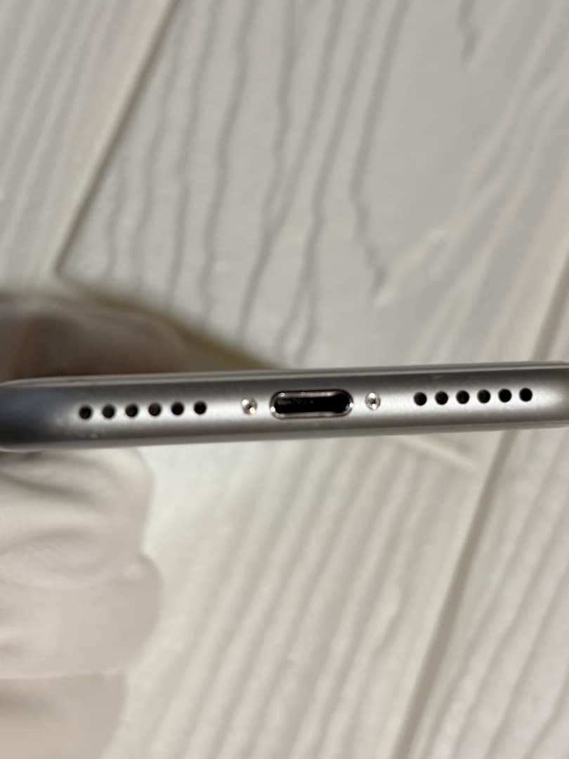 iPhone 本体 64GB 画面傷あり