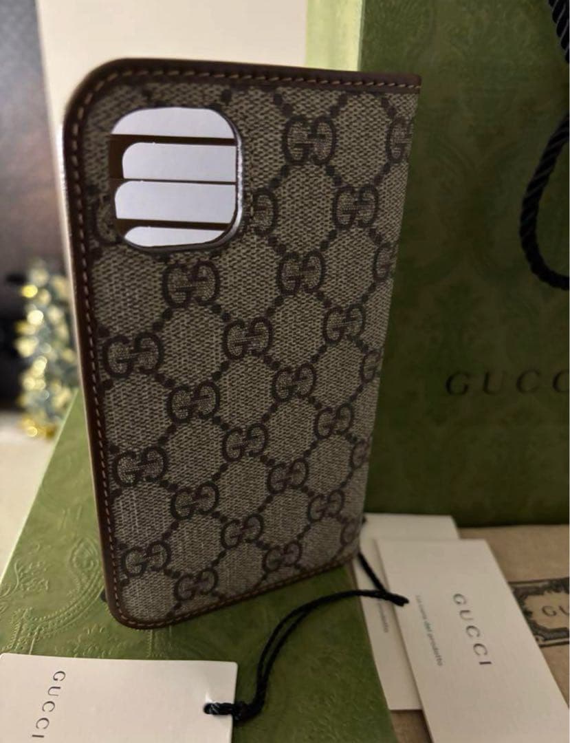 あ*ん様 【新品】グッチ GUCCI GG手帳型iPhoneケース iPhone