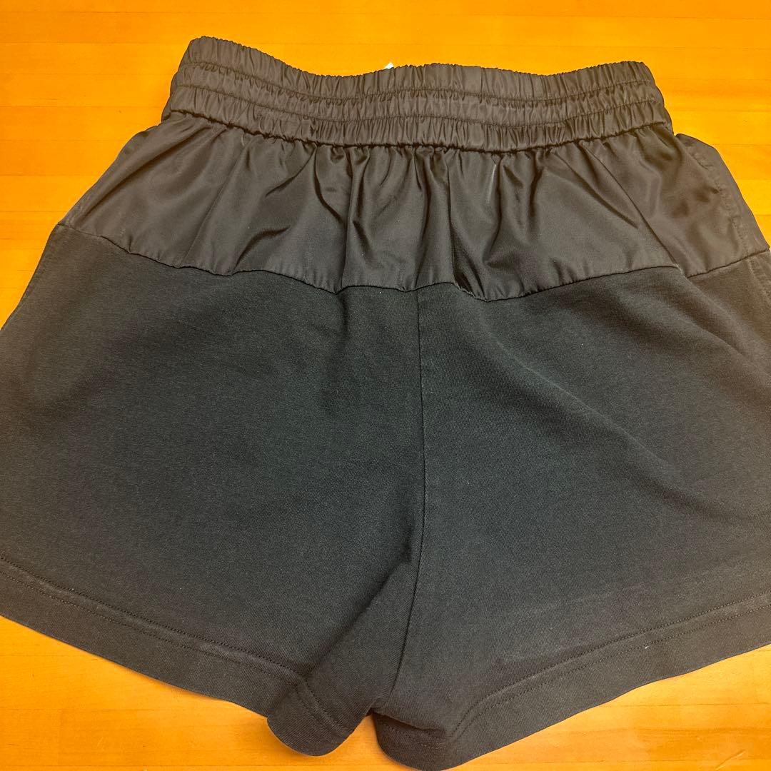 PRADA ブラック リナイロンショートパンツ