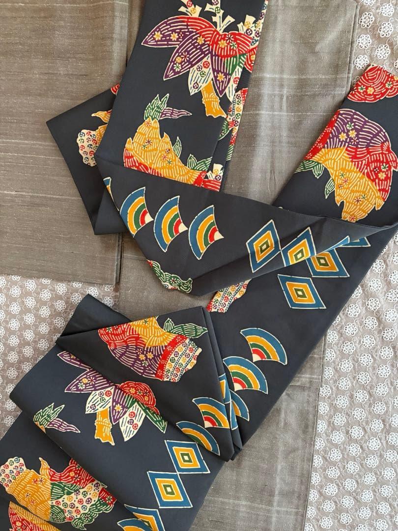 お洒落　美品　名古屋帯　紅型　粋な帯　地味派手　個性的　結城紬や大島紬に