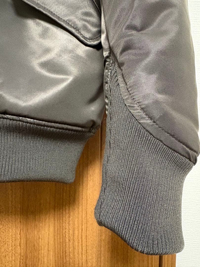 ユニクロ +J ハイブリッドダウンオーバーサイズMA-1 グレー Lサイズ