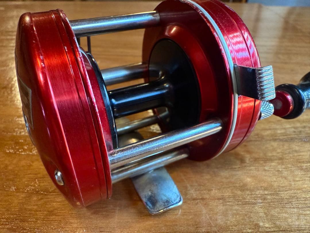 Ambassadeur 5500 DA ベイトリール 赤