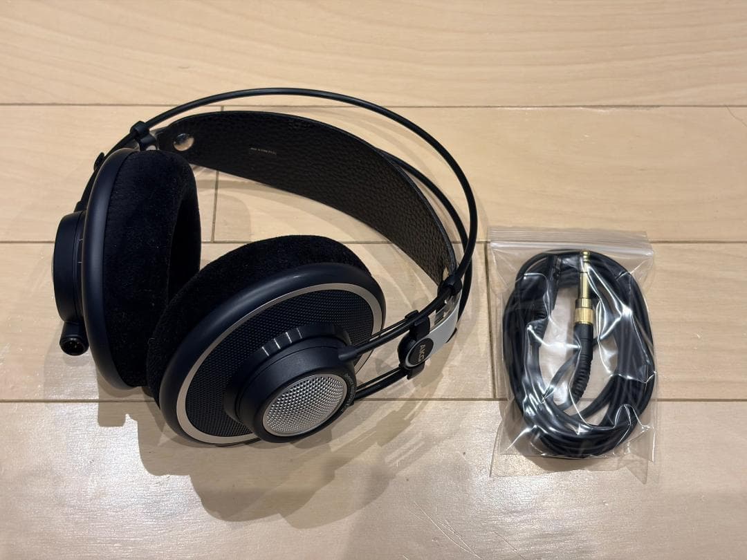 ヘッドホン AKG K702